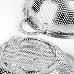 Дуршлаг на ножках D-16 см металл