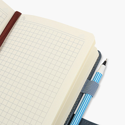 Книжка записная 11*19,3см 140л  в клетку обложка кожзам на магнитной застёжке