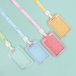 Бейдж на ленте вертикальный с игрой "лабиринт"